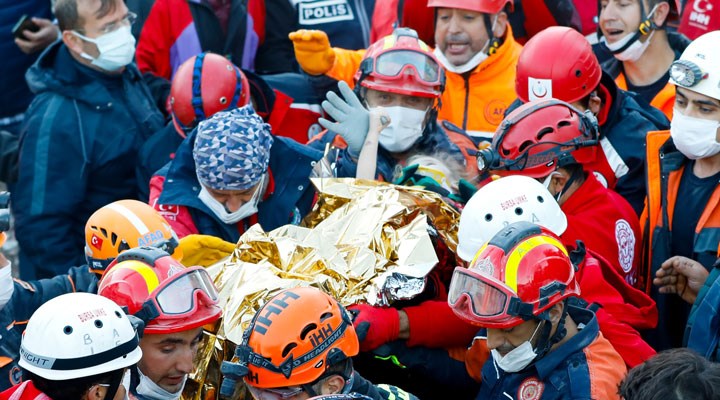 izmir earthquake baby girl elif hold her rescuer's finger