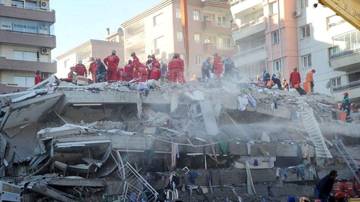 izmir depremi rıza bey apartmanı enkaz